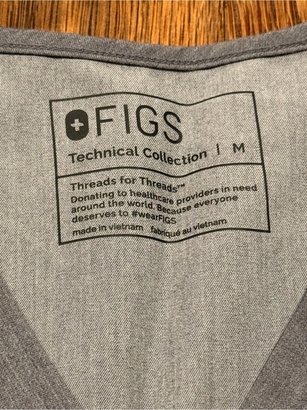Figs Women's Gray Jogger Scrub Set with Teal Drawstring
